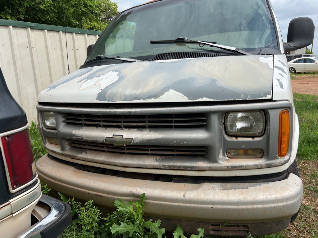 1999 Chevrolet Express Image 14