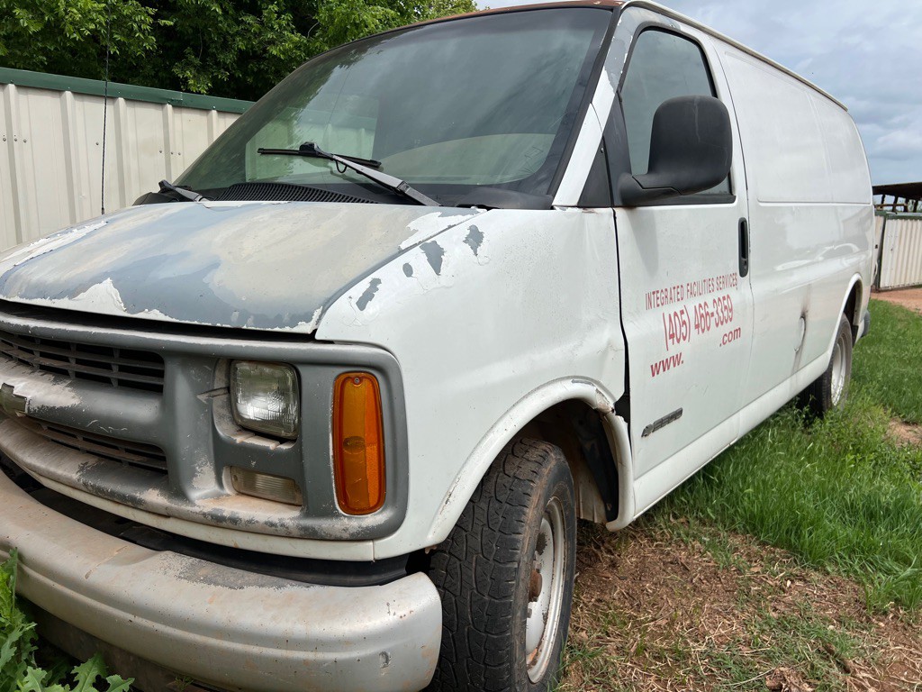1999 Chevrolet Express Image 15