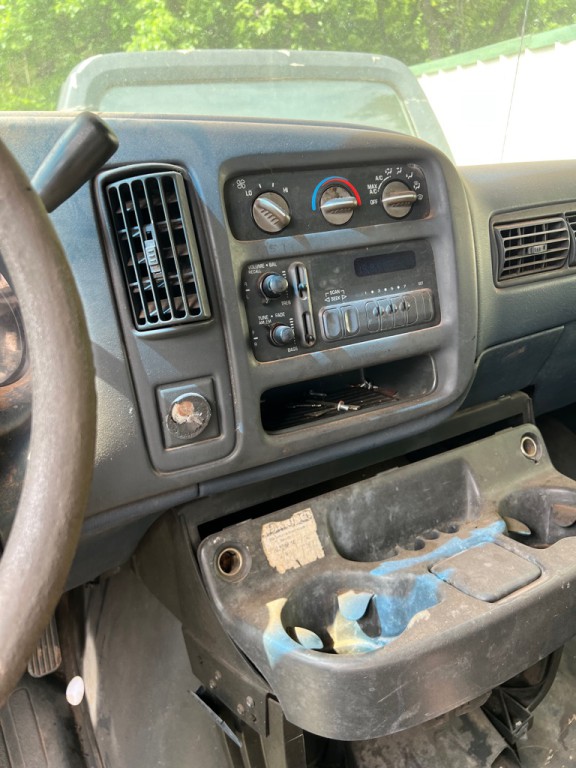 1999 Chevrolet Express Image 16
