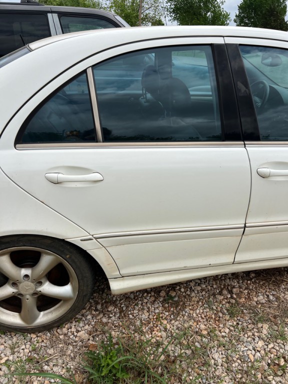2005 Mercedes-Benz C-Class Image 3