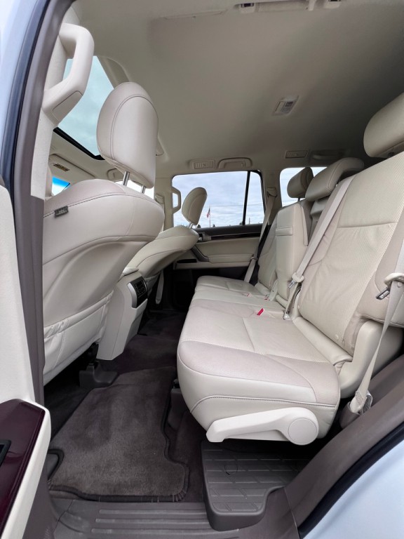 2018 Lexus GX Image 13
