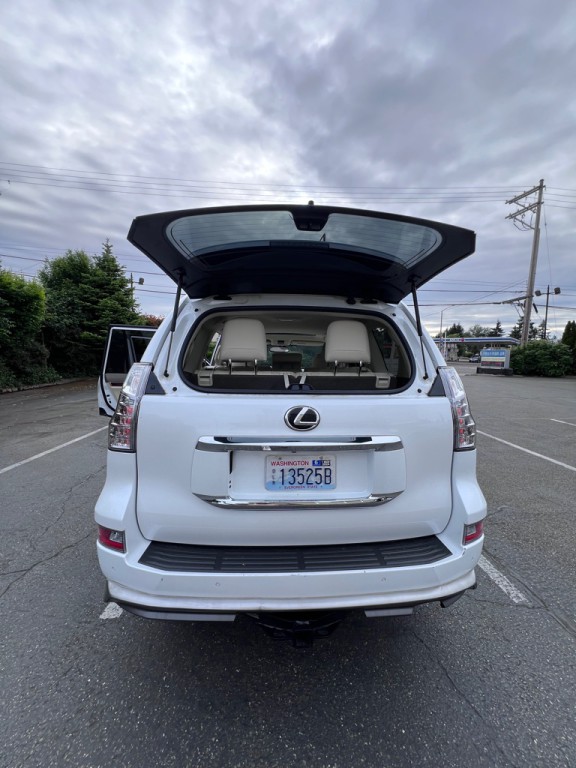 2018 Lexus GX Image 15