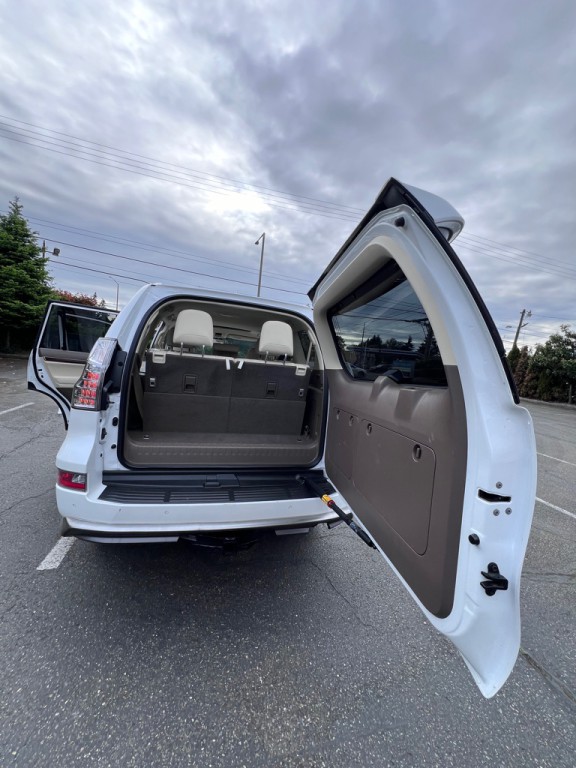 2018 Lexus GX Image 16