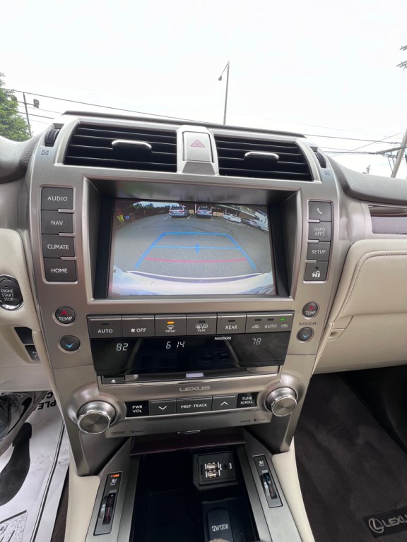 2018 Lexus GX Image 19