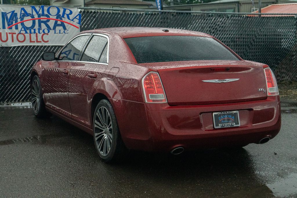 2012 Chrysler 300 Image 4
