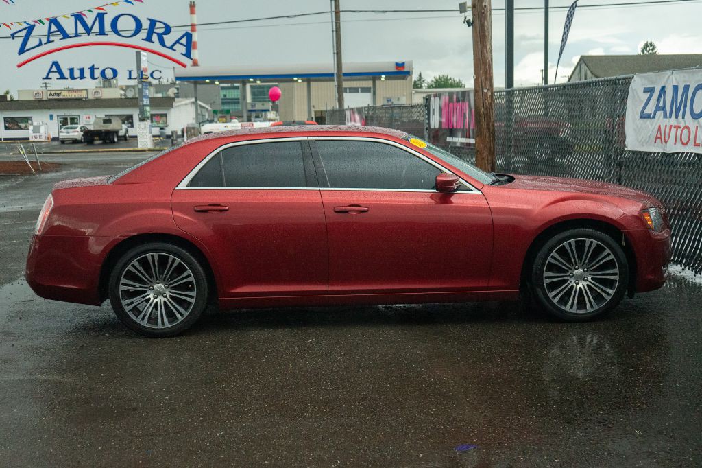 2012 Chrysler 300 Image 7