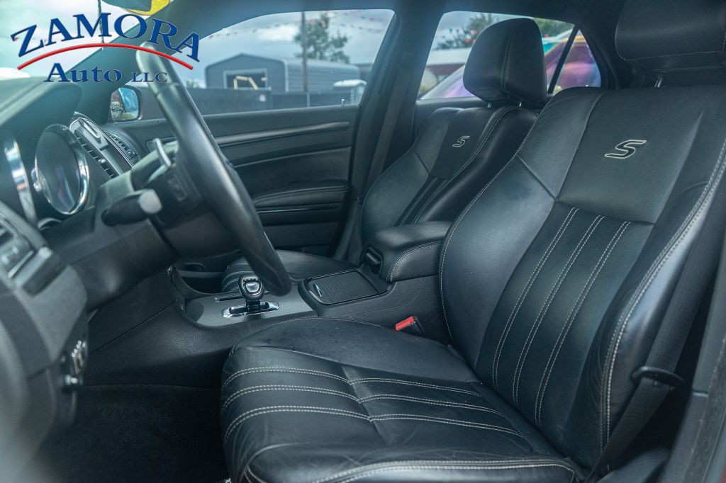 2012 Chrysler 300 Image 8