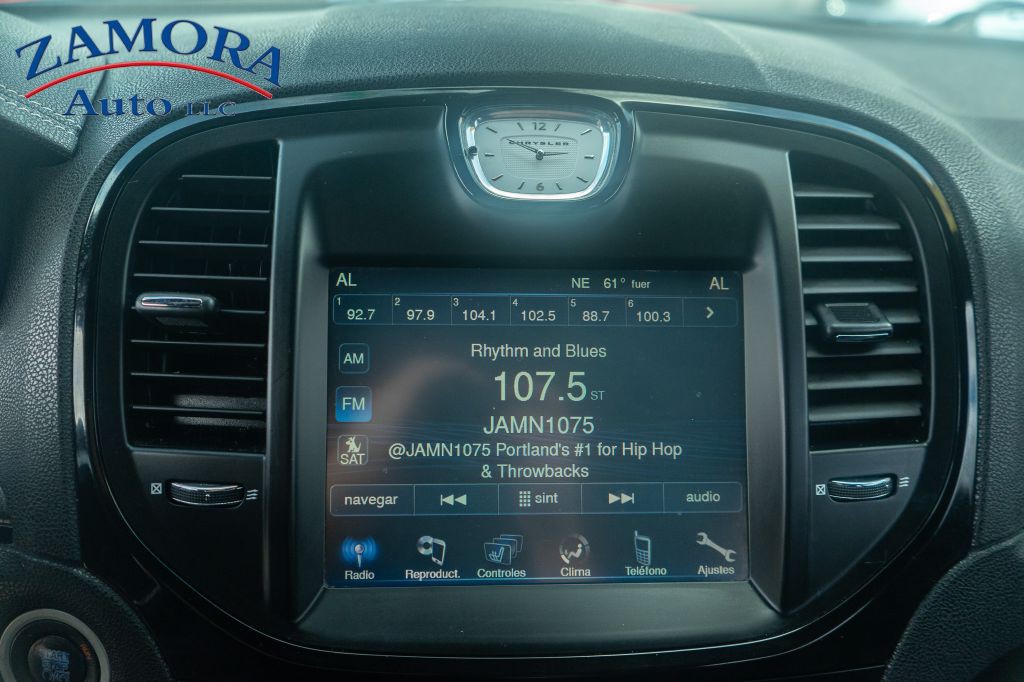 2012 Chrysler 300 Image 10