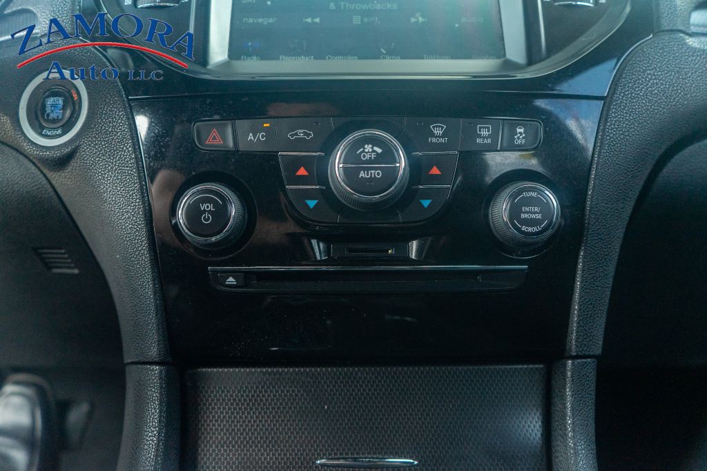2012 Chrysler 300 Image 11