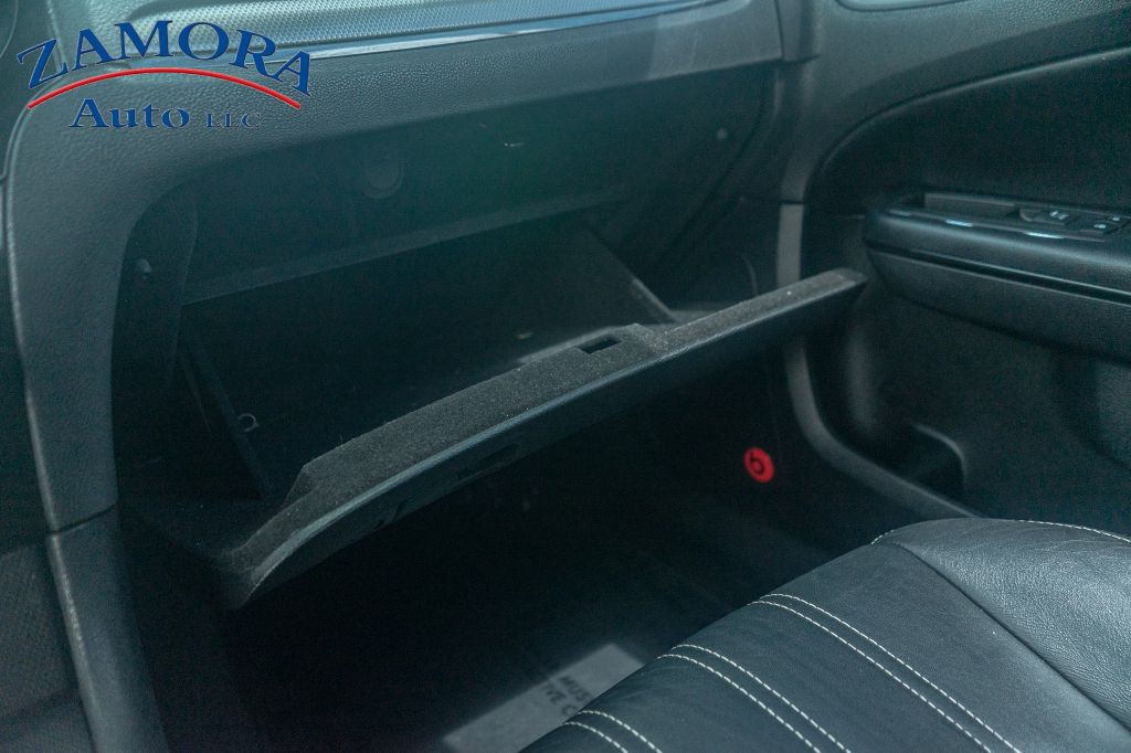 2012 Chrysler 300 Image 13