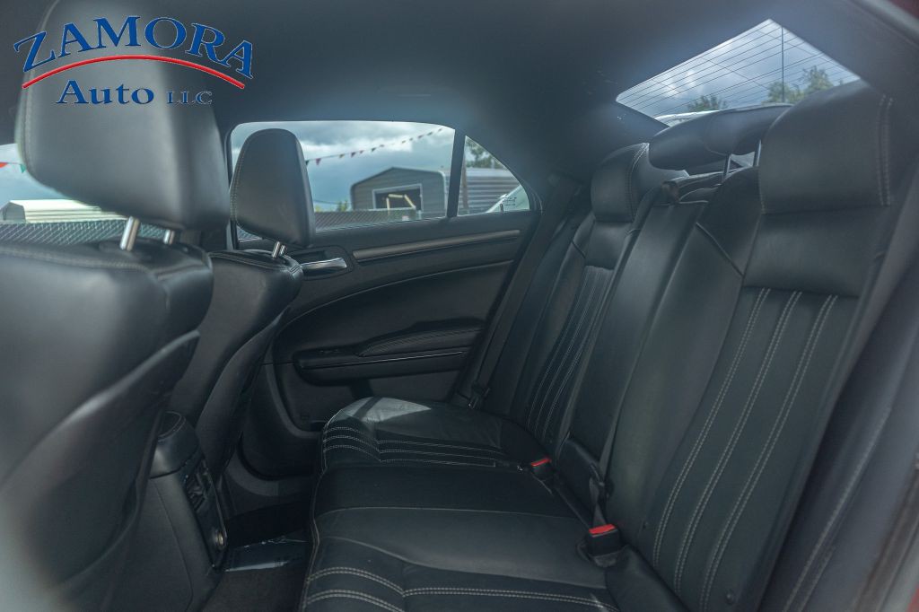 2012 Chrysler 300 Image 15