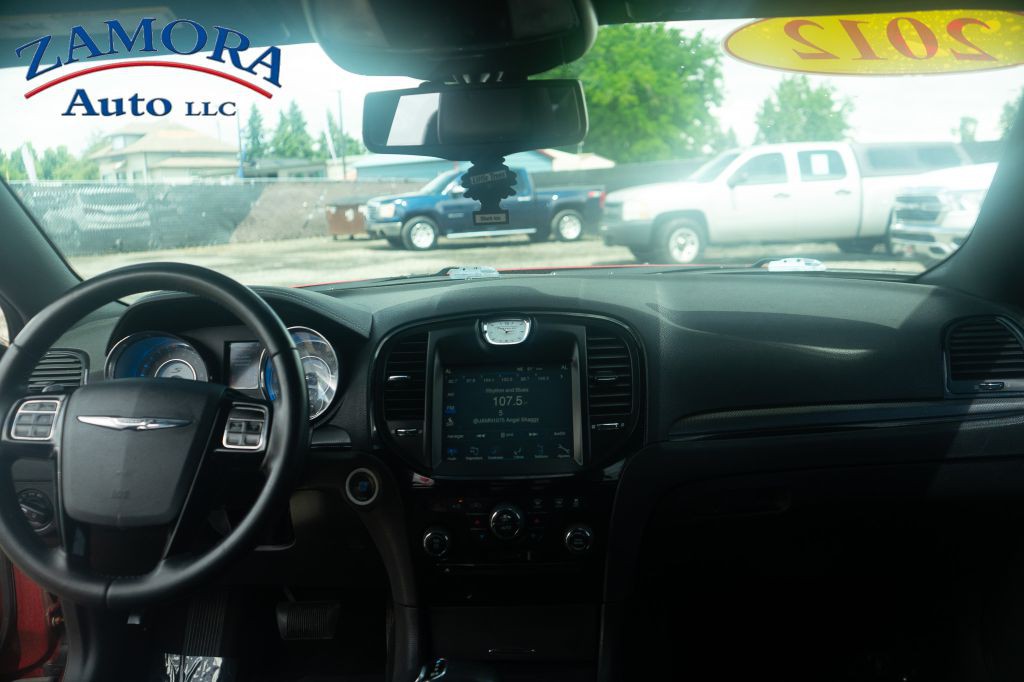 2012 Chrysler 300 Image 17