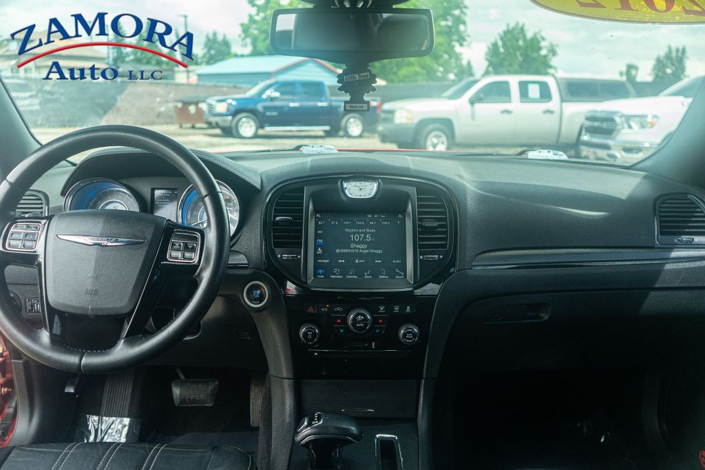 2012 Chrysler 300 Image 18