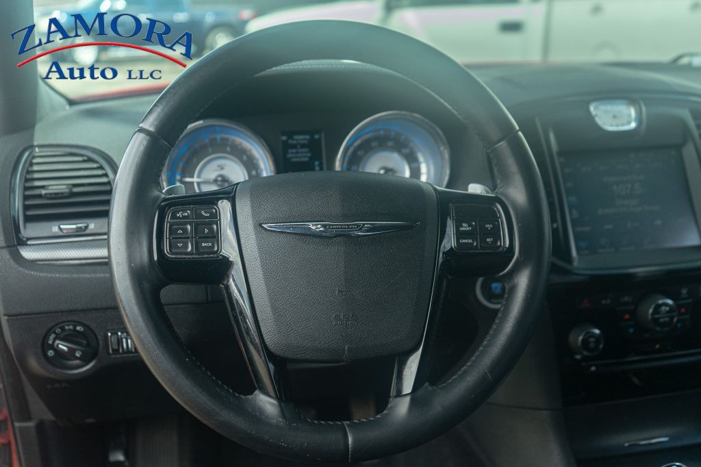 2012 Chrysler 300 Image 19