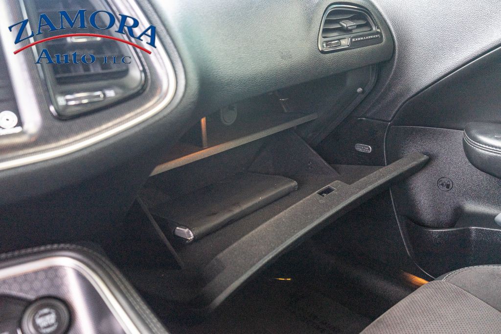 2017 Dodge Challenger Image 14