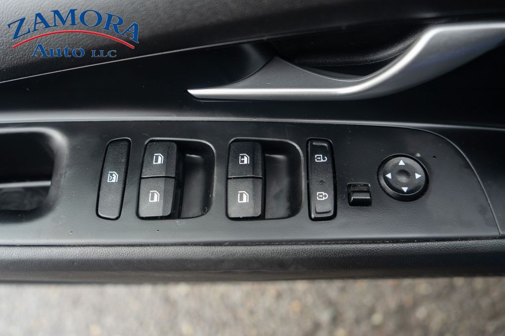 2022 Hyundai Elantra Image 9