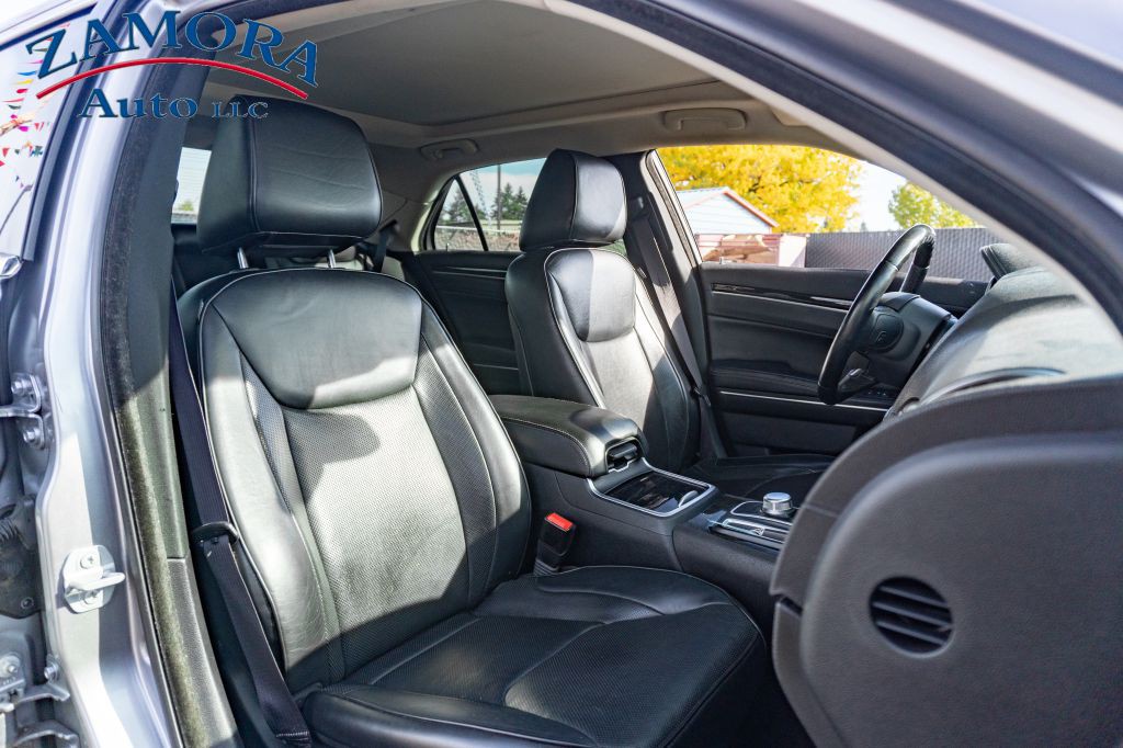 2016 Chrysler 300 Image 8