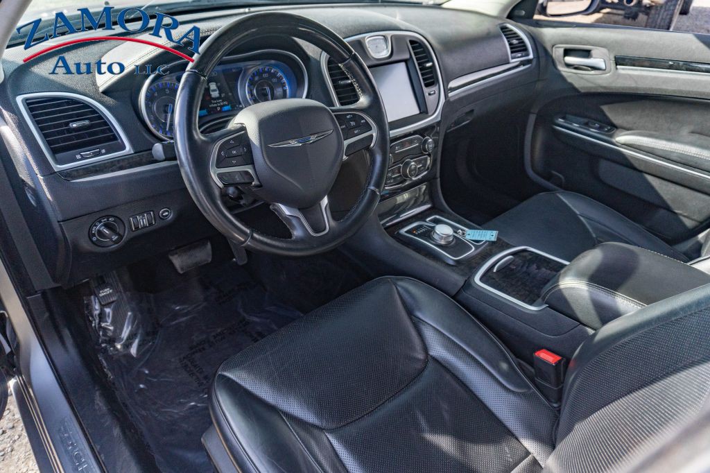 2016 Chrysler 300 Image 11