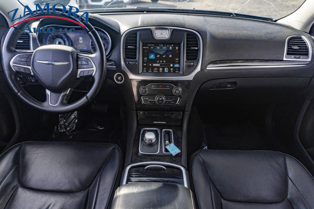 2016 Chrysler 300 Image 14