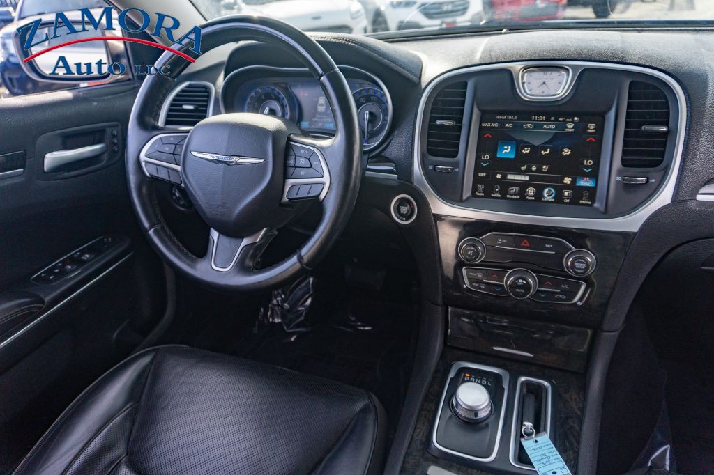 2016 Chrysler 300 Image 15