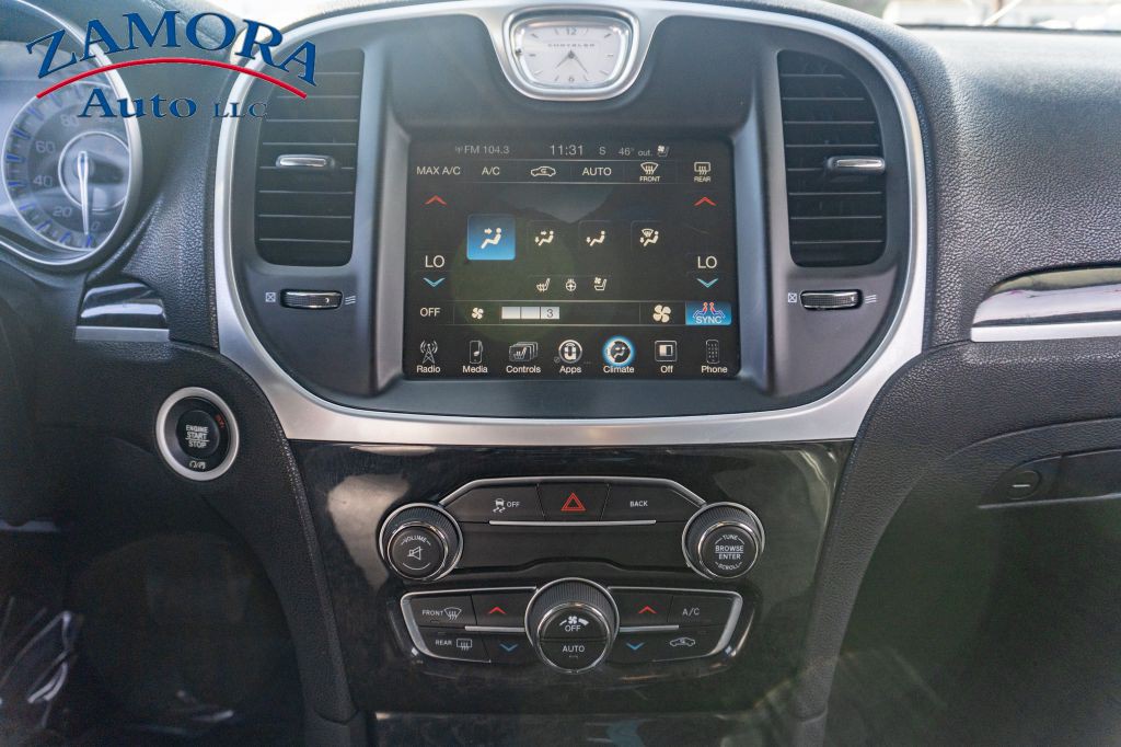 2016 Chrysler 300 Image 16