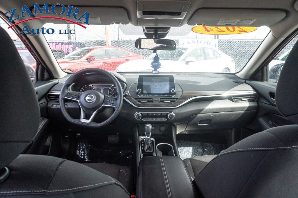 2024 Nissan Altima Image 14