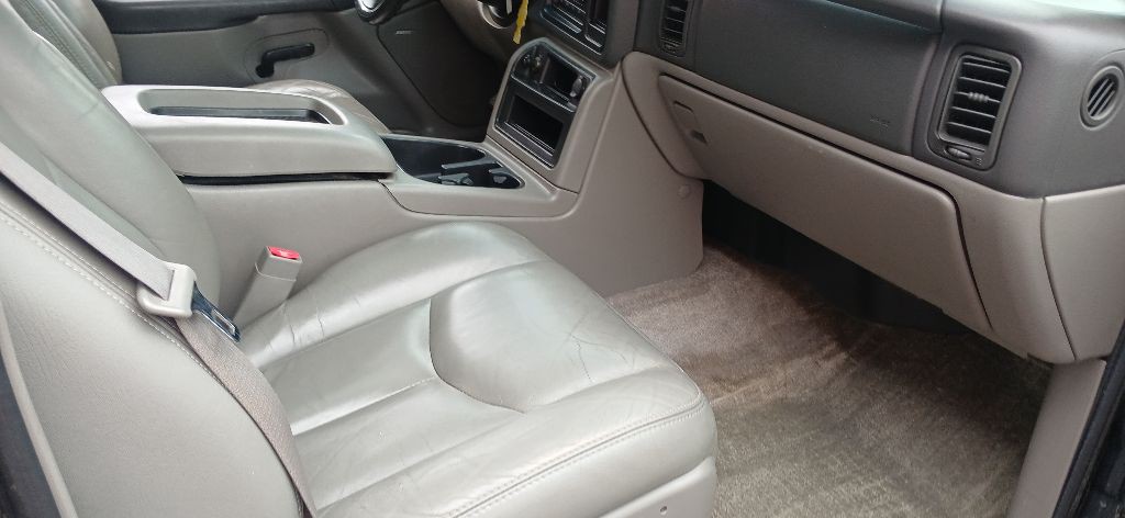 2003 Chevrolet Tahoe Image 10
