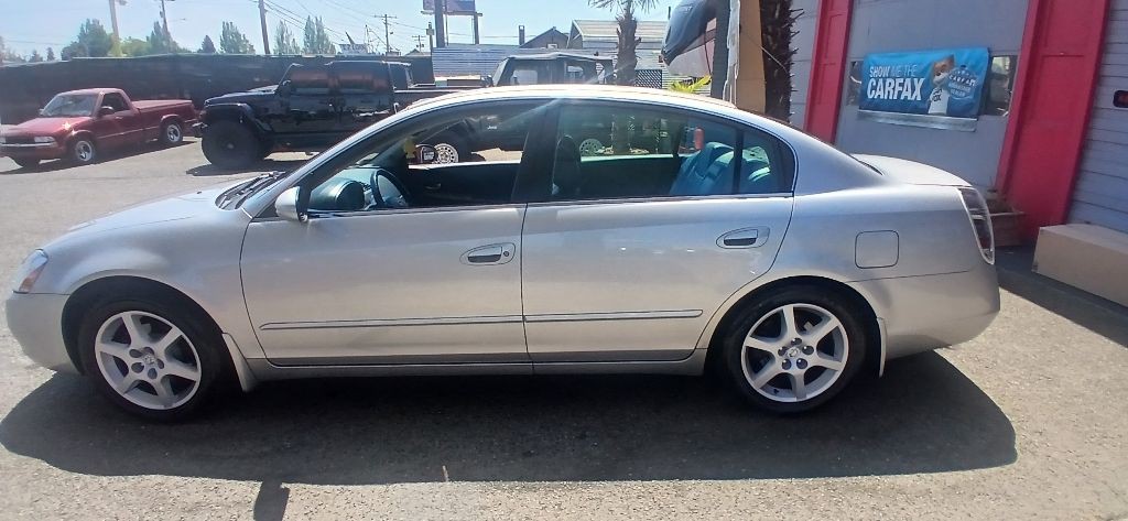 2002 Nissan Altima Image 3