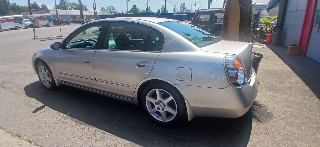 2002 Nissan Altima Image 4