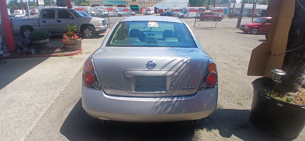 2002 Nissan Altima Image 5