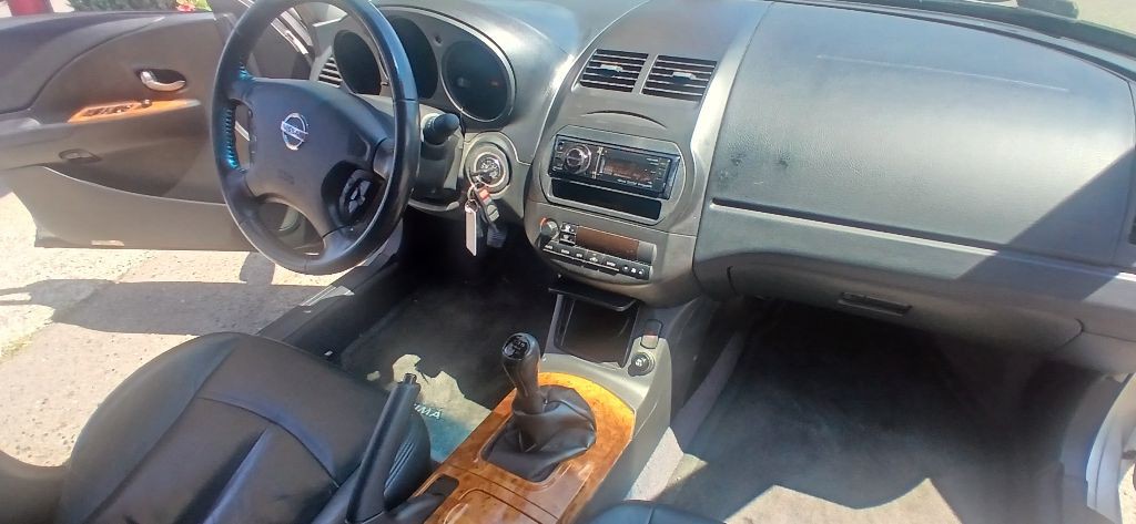 2002 Nissan Altima Image 7