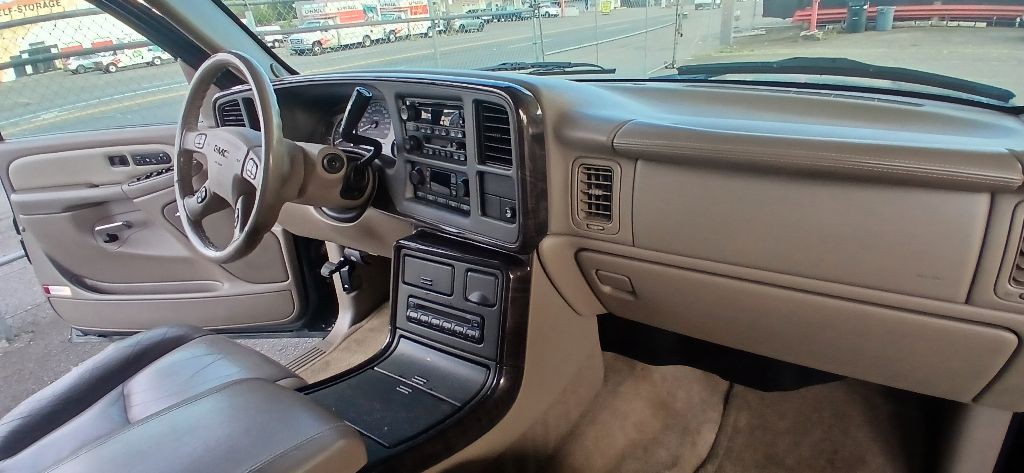 2006 GMC Yukon Image 9