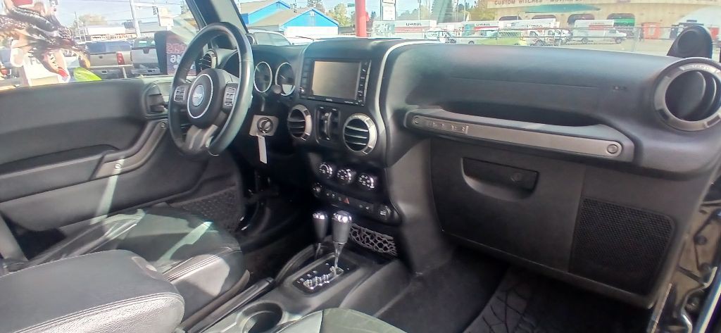 2013 Jeep Wrangler Unlimited Image 15