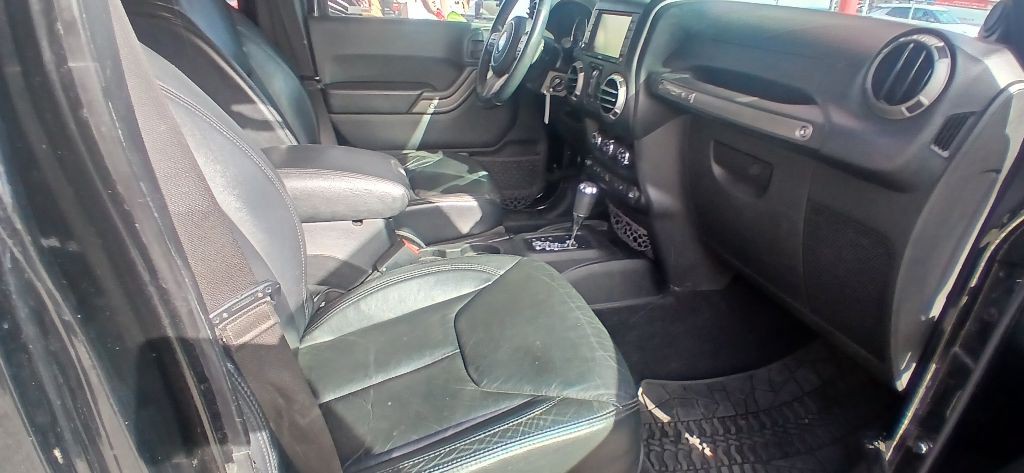 2013 Jeep Wrangler Unlimited Image 25