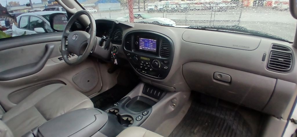 2006 Toyota Sequoia Image 11