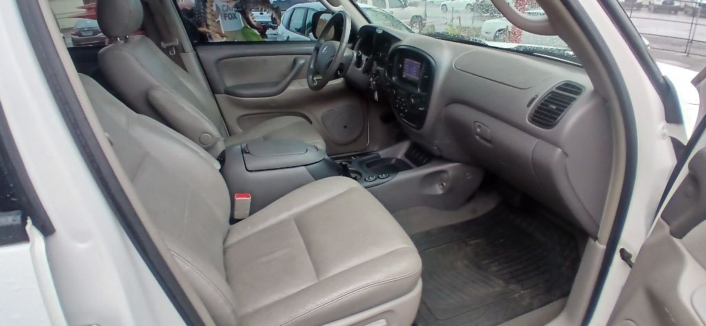 2006 Toyota Sequoia Image 13