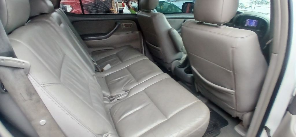 2006 Toyota Sequoia Image 14