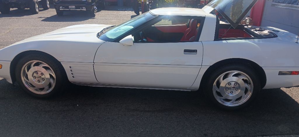 1994 Chevrolet Corvette Image 2