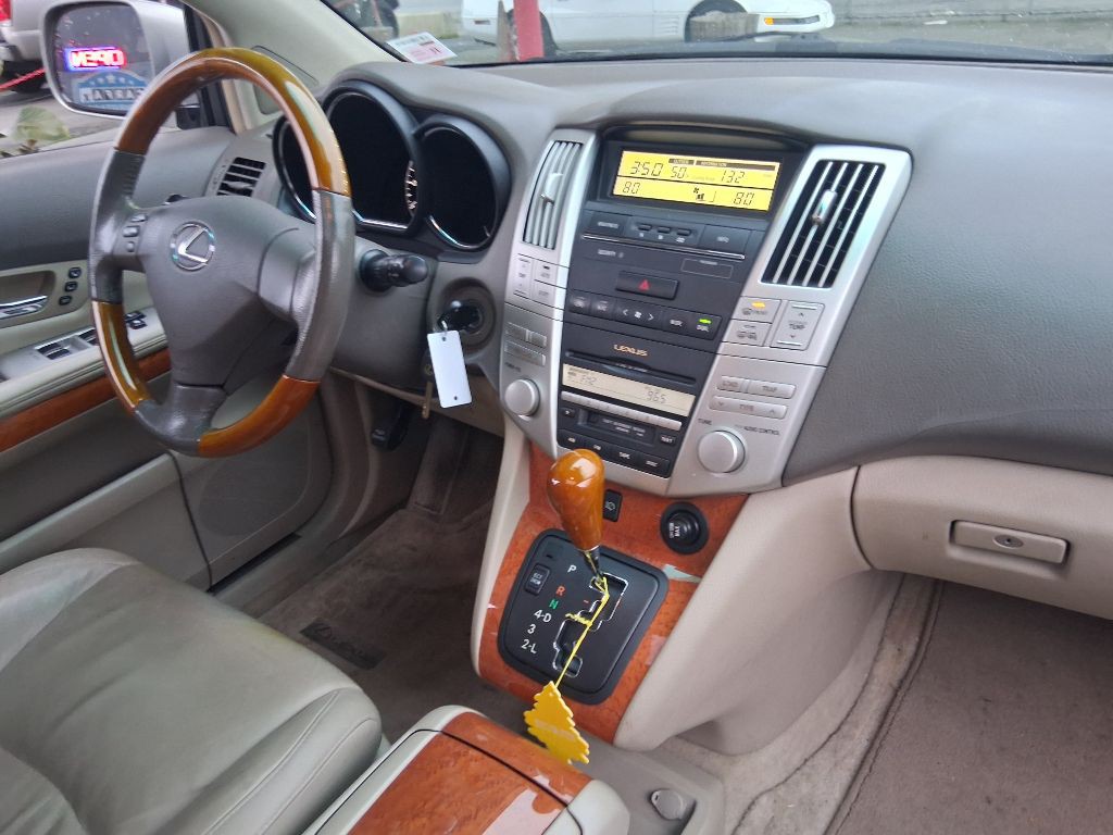 2005 Lexus RX Image 12