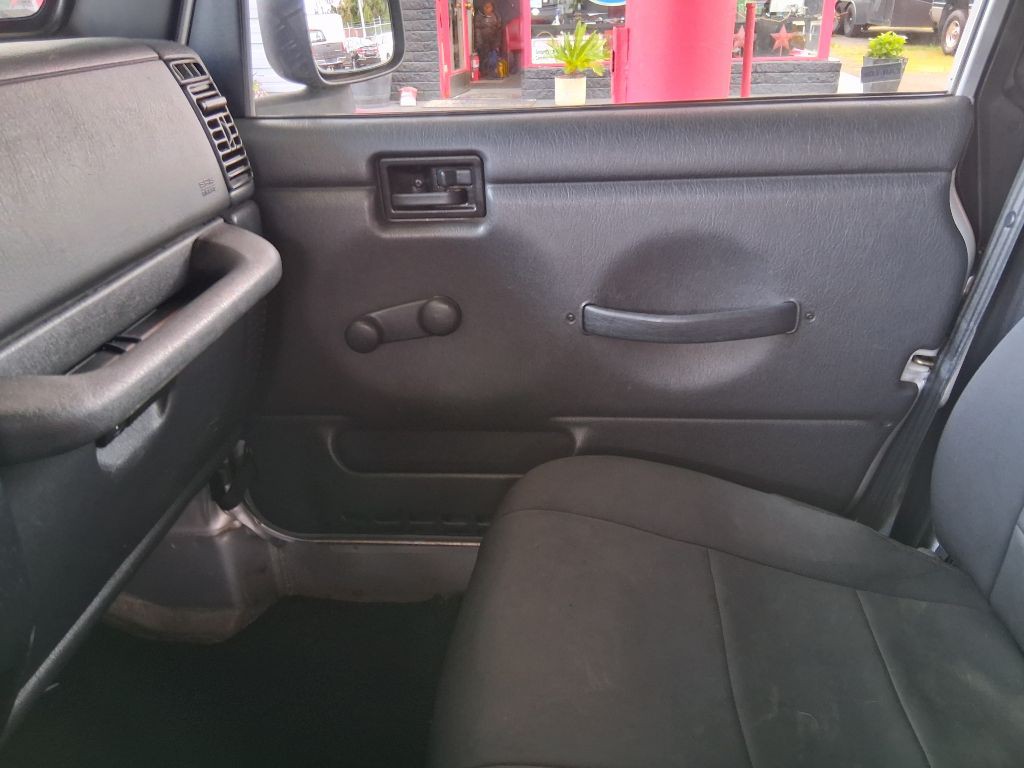 2004 Jeep Wrangler Image 12