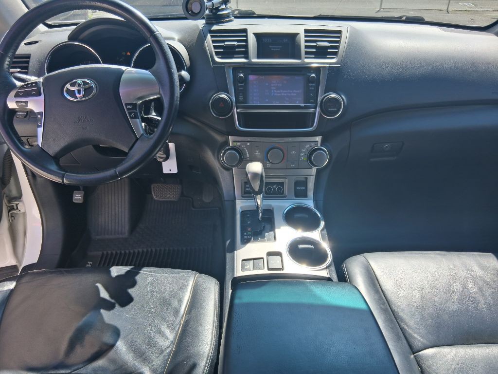 2013 Toyota Highlander Image 16