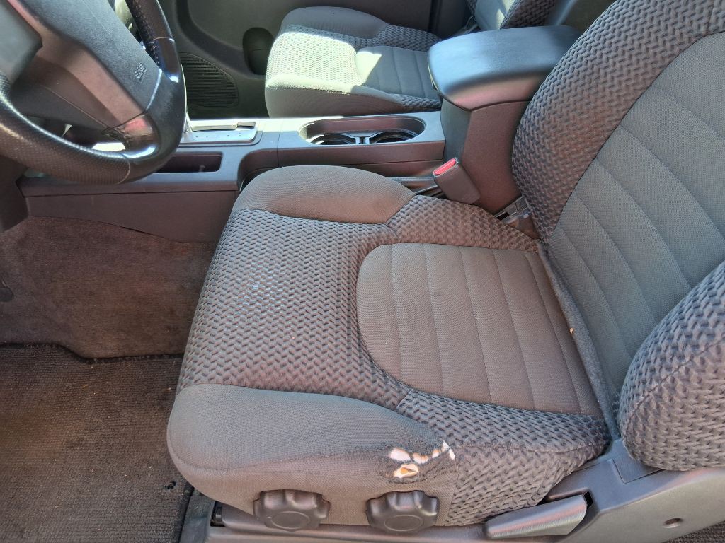 2005 Nissan Frontier Image 11
