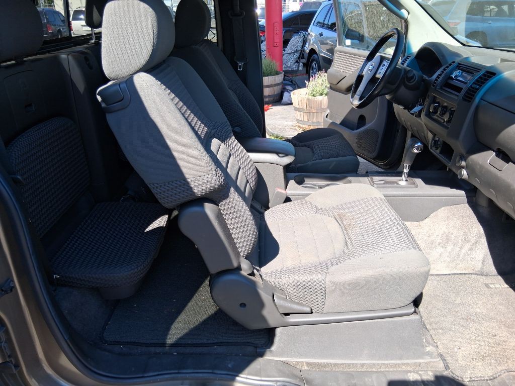 2005 Nissan Frontier Image 14