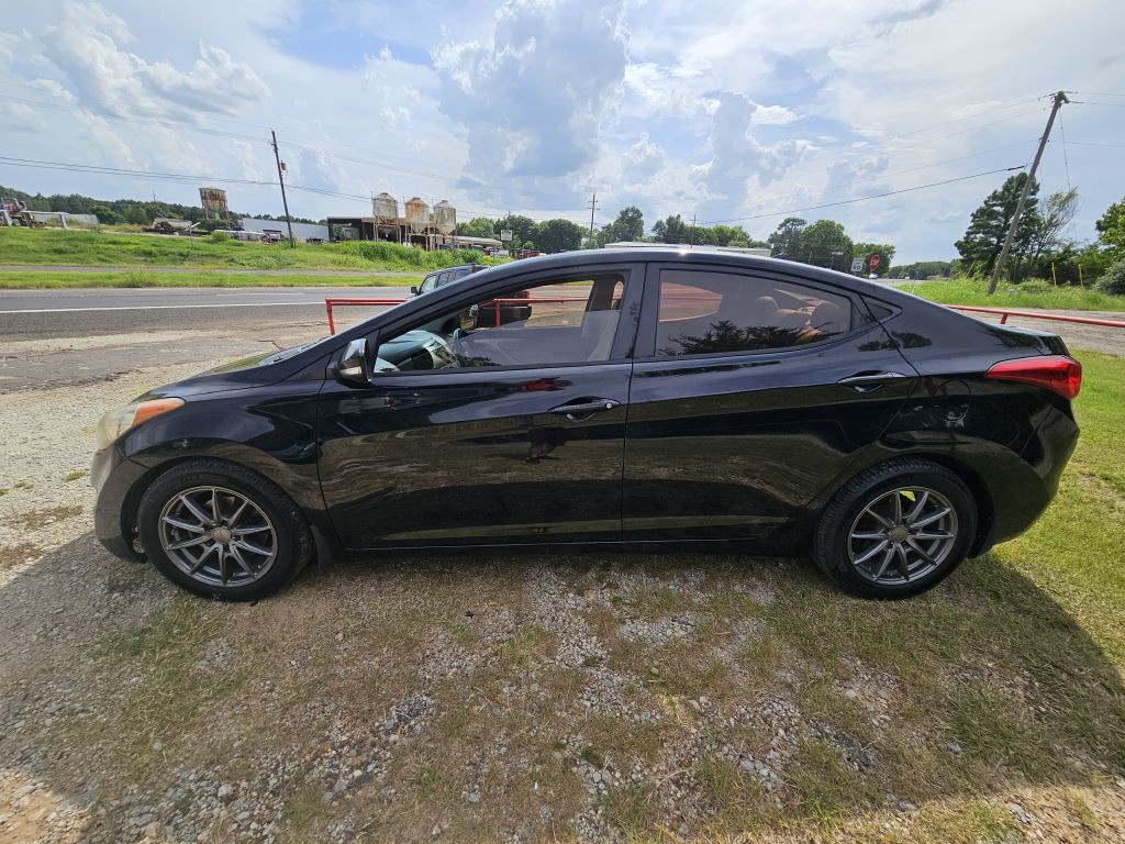 2013 Hyundai Elantra Image 2