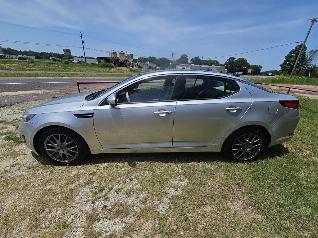 2011 Kia Optima Image 2