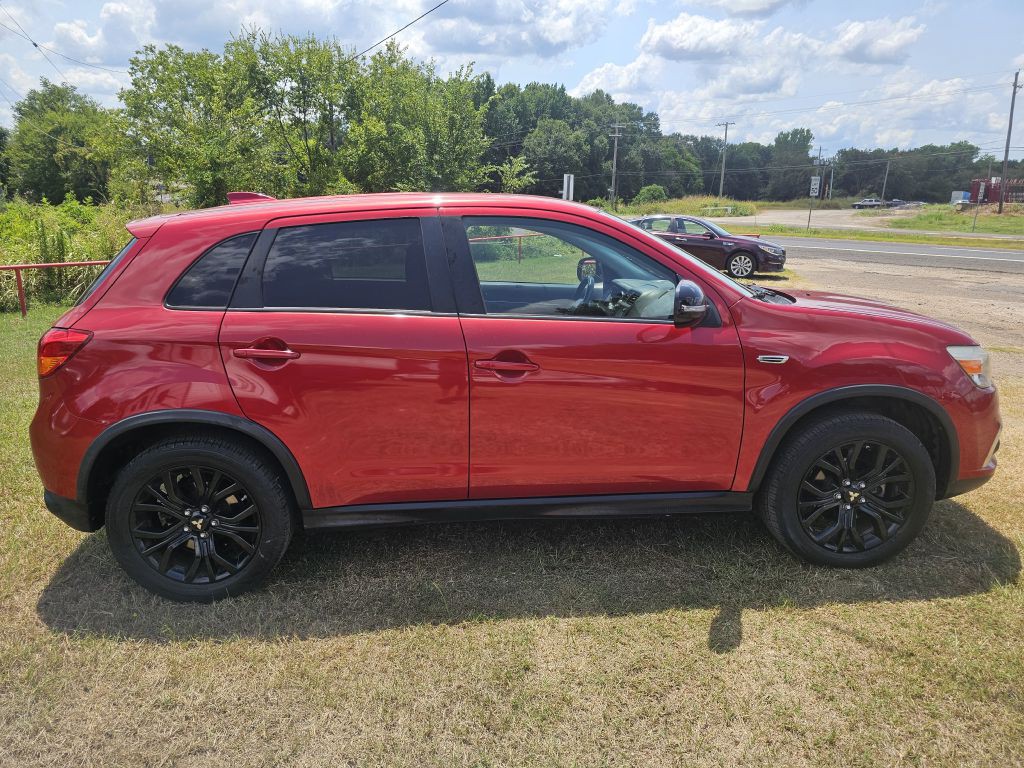 2017 Mitsubishi Outlander Image 2