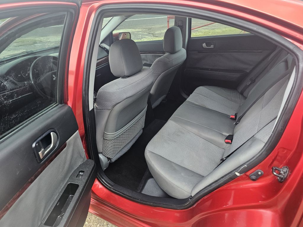 2010 Mitsubishi Galant Image 7