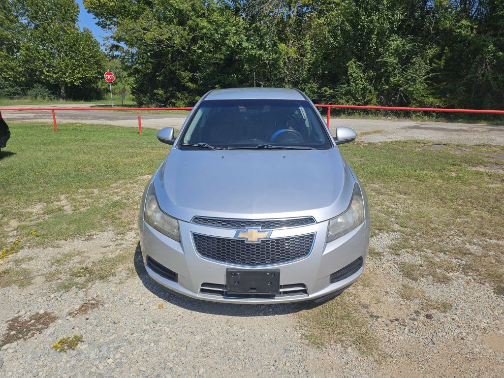 2014 Chevrolet Cruze Image 2