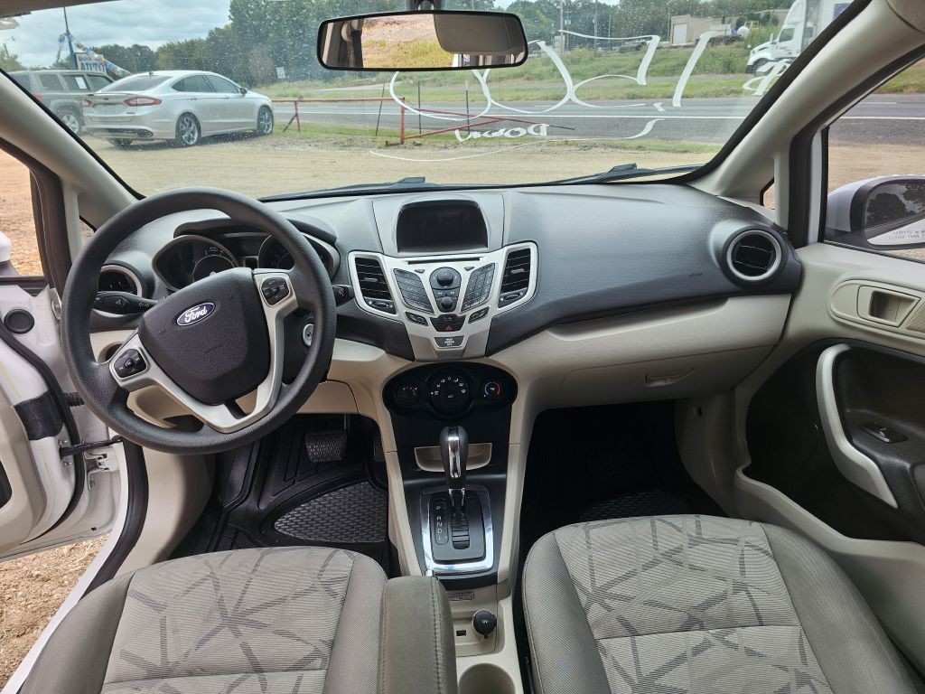 2012 Ford Fiesta Image 5