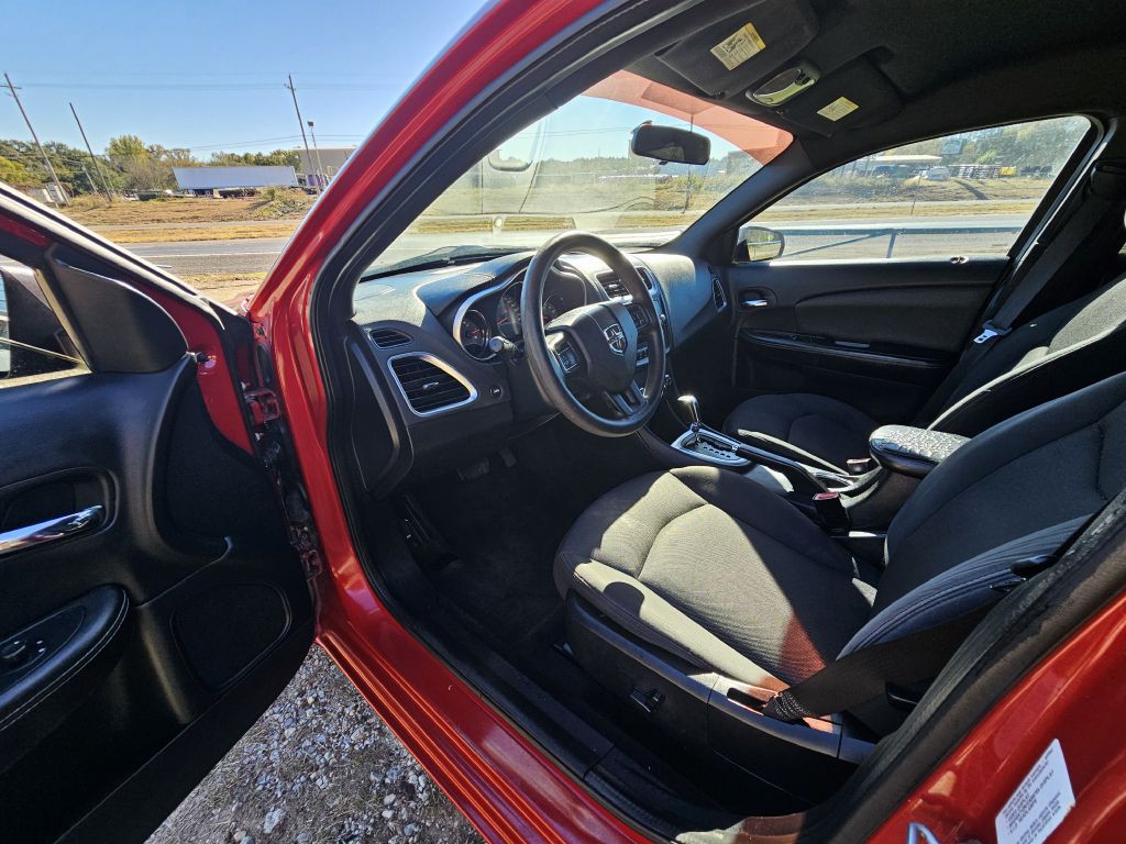 2011 Dodge Avenger Image 5